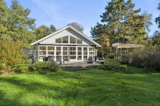 Dejligt Sommerhus På Stor Indhegnet Grund - 0