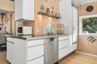 Dejligt Sommerhus På Stor Indhegnet Grund - 3
