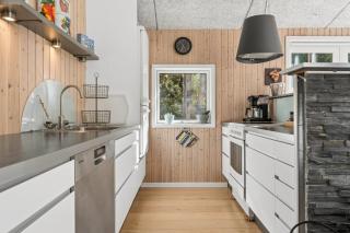 Dejligt Sommerhus På Stor Indhegnet Grund - 2
