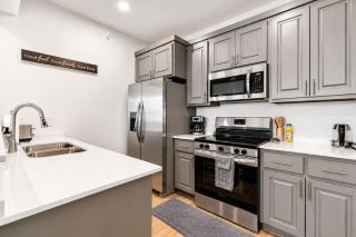 Modern Downtown Suite & Walk to Convention Center, Suite 104 - 6
