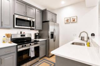 Downtown Escape by Bathhouse Row & Convention Center, Suite 106 - 8