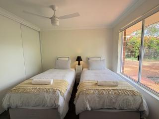 Grove Road Retreat - 9