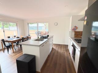 Grove Road Retreat - 1
