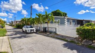 The Grazettes Hideaway 4 Bedrooms & AC - 8