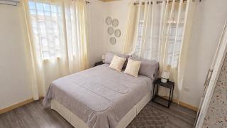 The Grazettes Hideaway 4 Bedrooms & AC - 6