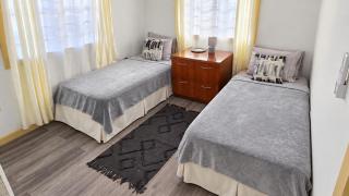 The Grazettes Hideaway 4 Bedrooms & AC - 2