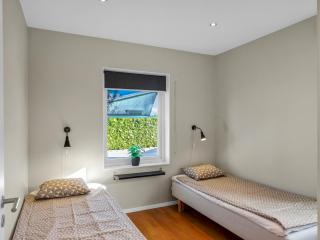 Stylish villa with guest cottage near the sea - 4