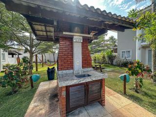 Casa toda climatizada com 2 suítes, gourmet privativo e internet 300MBPS no Residencial Monte das Oliveiras em Arraial D'Ajuda , condomínio com piscinas, sauna e portaria 24hrs. - 9