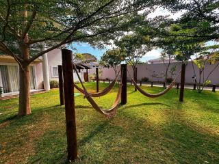 Casa toda climatizada com 2 suítes, gourmet privativo e internet 300MBPS no Residencial Monte das Oliveiras em Arraial D'Ajuda , condomínio com piscinas, sauna e portaria 24hrs. - 4