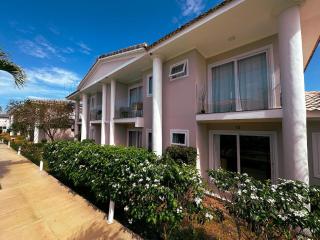 Casa toda climatizada com 2 suítes, gourmet privativo e internet 300MBPS no Residencial Monte das Oliveiras em Arraial D'Ajuda , condomínio com piscinas, sauna e portaria 24hrs. - 2