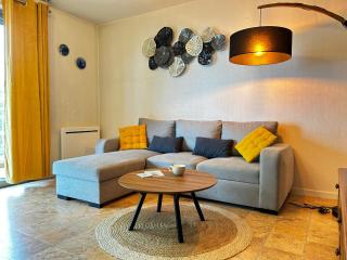 Spacieux appartement refait à neuf avec balcon et garage, proche centre-ville - 0
