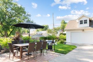 Dundee Getaway Firepit BBQ Walk to Dining & Shops - 7