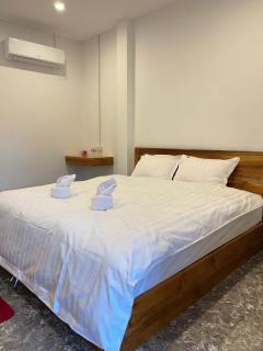 Alounthong Guesthouse - 8