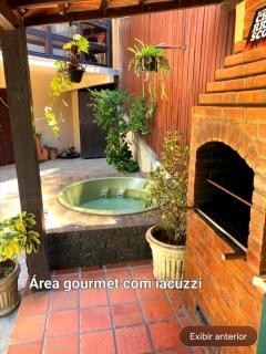 Aconchego de Itaipava - casa de 3 quartos, equipada, jacuzzi, pet friendly, churrasqueira, em meio a Natureza e próximo ao centro do bairro - 2
