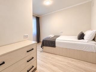 Garden EVN Family Apartment 5 Min from Airport - 4