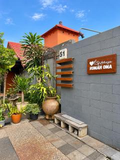 Villa Rumah Oma 6 Bedrooms - Karaoke - BBQ - Kids Playground - 5