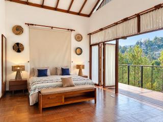 Villa Rumah Oma 6 Bedrooms - Karaoke - BBQ - Kids Playground - 1