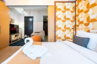 Modern Minimalist Uptown Parksuites 1BR - 4