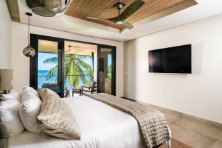 Beachfront Villa, Private Pool & Daily Breakfast - 3