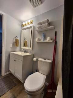 Bright & Cozy Getaway Near Garden City Mall - 2