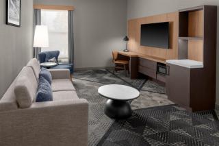 DoubleTree by Hilton Dayton Fairborn - 8