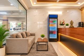 Hotel Gold Near Hitech City & Shilparamam Madhapur 100ft road - 2