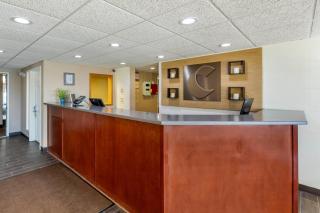 Comfort Inn & Suites Jackson - West Bend - 8