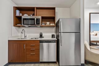 Everhome Suites El Paso Airport near Fort Bliss by Choice Hotels - El Paso - 0