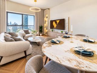Vogue Vacation Homes, JVC Jeewar Tower near Circle Mall, Two Bedroom Apartment with Balcony and City View, Access to all Amenities - Dubai - 9