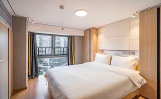 Manyue Time Apartment near the metro station and Futian Port - 0