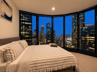 Skyline Suites - Stylish Corner Suite, City Views - 0