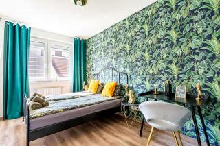 Stylish Oasis Central Apartment with AC and Parking - 9