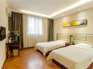GreenTree Inn Guangzhou Panyu Bus Station Business Hotel - Guangzhou - 1