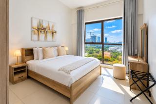 Vogue Vacation Homes, JVC Jeewar Tower near Circle Mall, One Bedroom Apartment with Balcony and Park view, Access to all Amenities - 7