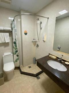 GreenTree Inn Xuzhou High Speed Railway Station Express Hotel - 1