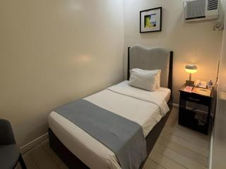 Queen Margarette Hotel - 9