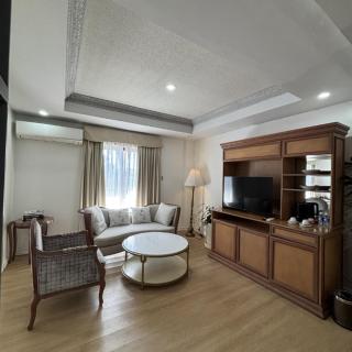 Queen Margarette Hotel - 2