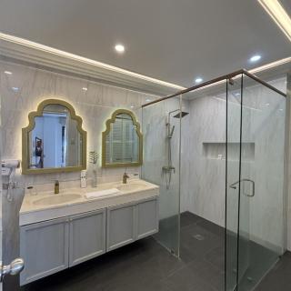Queen Margarette Hotel - 4