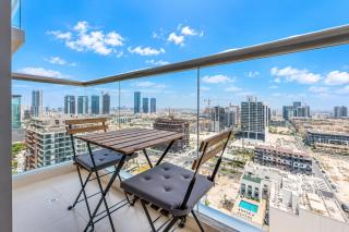 Vogue Vacation Homes, JVC Jeewar Tower near Circle Mall, One Bedroom Apartment with Balcony and City View, Access to all Amenities - 8