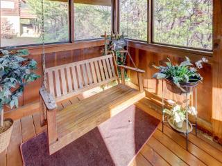 Cuddly Bear Hideaway - Pigeon Forge - 7