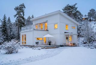 Renovated Swedish Villa Lake Views Beach Access - 0