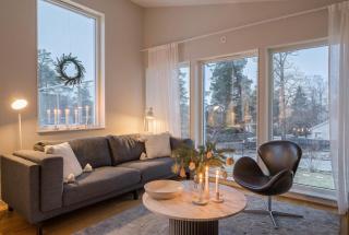Renovated Swedish Villa Lake Views Beach Access - 9