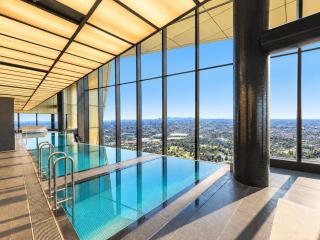 Skyline Suites - Scenic Views, King Bed, Level 39 - 4