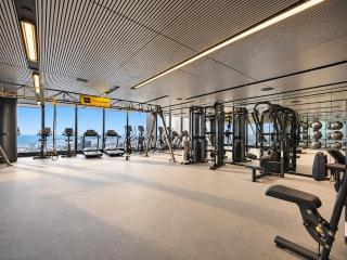 Skyline Suites - Scenic Views, King Bed, Level 39 - 3