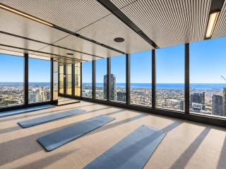 Skyline Suites - Scenic Views, King Bed, Level 39 - 1