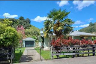 Whanga Bakery . SH43 - 7