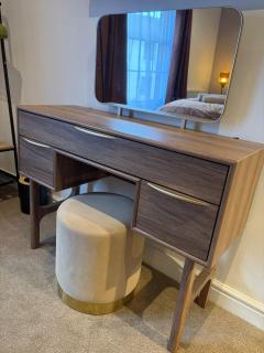 Hair BnB central Alcester- off site free parking - 6