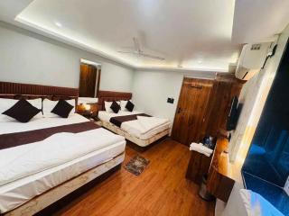 ZQ Royal Place Hotel - 5