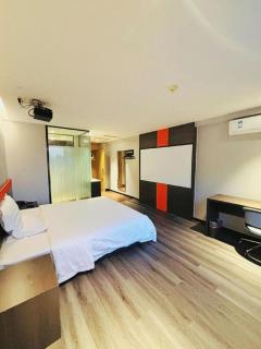 IU Hotel Tianjin Tianta Scenic Spot Wujiayao Metro Station - 9