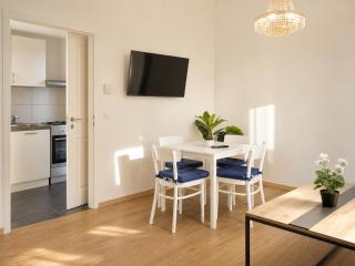 1BR Apartment & Living Room Westbahnhof Nearby - 6